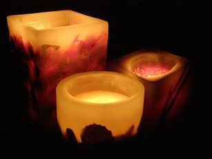 נרות מקושטים. צילום: SXC