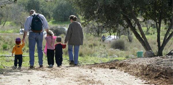 משפחה מטיילת. צילום: יעל אילן