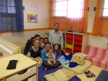 משפחה בצוק איתן. צילום: ארכיון צילומי קק"ל