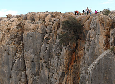 מצוק הארבל. צילום: מיכאל חורי, ארכיון הצילומים של קקל