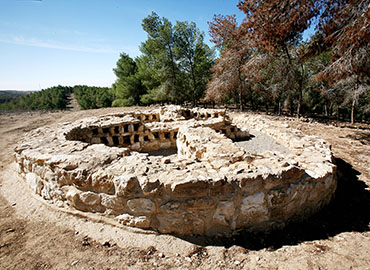 חורבת אבו חוף. צילום: נטלי כהן קדוש, ארכיון הצילומים של קקל