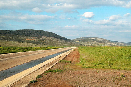 מבט להר מלמטה. צילום: יעקב שקולניק, ארכיון הצילומים של קקל