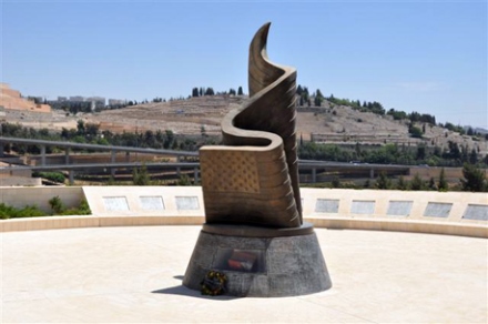 אנדרטת התאומים. צילום: רונית סבירסקי