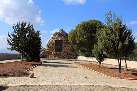 אוהבים כאן את הבריטים. אנדרטת צ'רצ'יל. צילום: יעקב שקולניק, ארכיון הצילומים של קקל