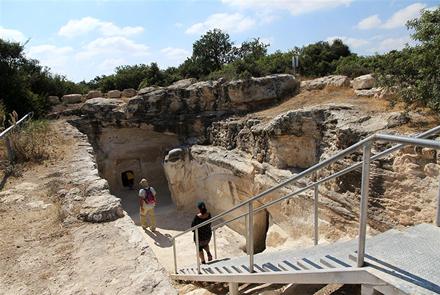 מערכת קבורה. צילום: יעקב שקולניק, ארכיון הטיולים של קקל