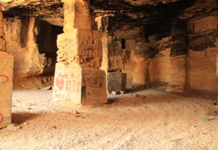 מערת אל ג'רר. צילום: יעקב שקולניק, ארכיון הצילומים של קקל