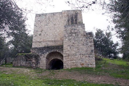 כבשן הסיד ביער אלכסנרדוני. צילום: יעקב שקולניק, ארכיון הצילומים של קק"ל