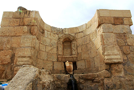 גומחת הפסל בעין ח'אניה. צילום: יעקב שקולניק, ארכיון הצילומים של קק"ל