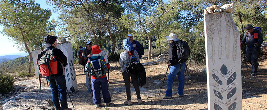 כאן נמצא משלט 16. כיום המטיילים כובשים אותו ברגליהם. צילום: יעקב שקולניק