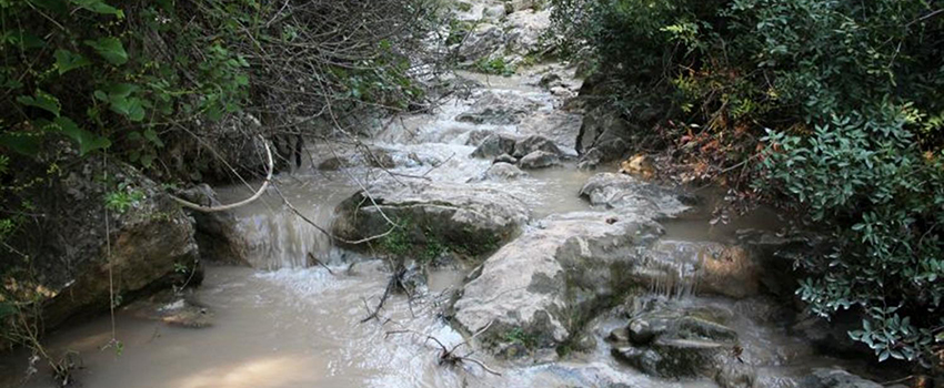 לאחר הגשמים יש פה מים זורמים. אנא היזהרו. צילום: יעקב שקולניק, ארכיון הצילומים של קקל