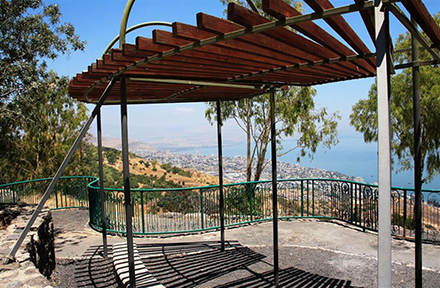 המצפור הדו-מפלסי ביער שוויץ. צילום: יעקב שקולניק, ארכיון הצילומים של קק"ל