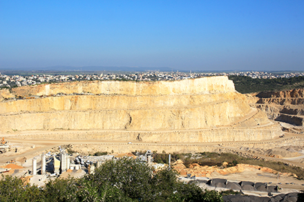 מבט אל מחצבת ורד. צילום: יעקב שקולניק, ארכיון הצילומים של קקל