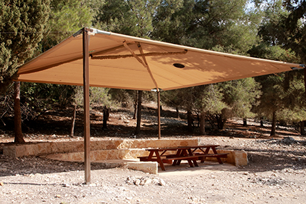 חניון הלילה בהר העגול. צילום: יעקב שקולניק, ארכיון הצילומים של קקל