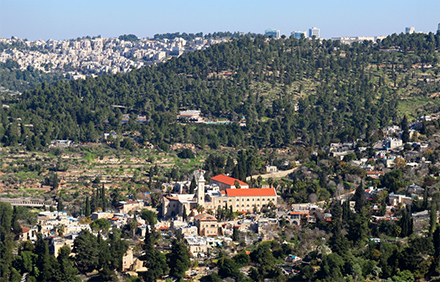 נופי שכונת עין כרם הציורית. צילום: יעקב שקולניק, ארכיון הצילומים של קקל