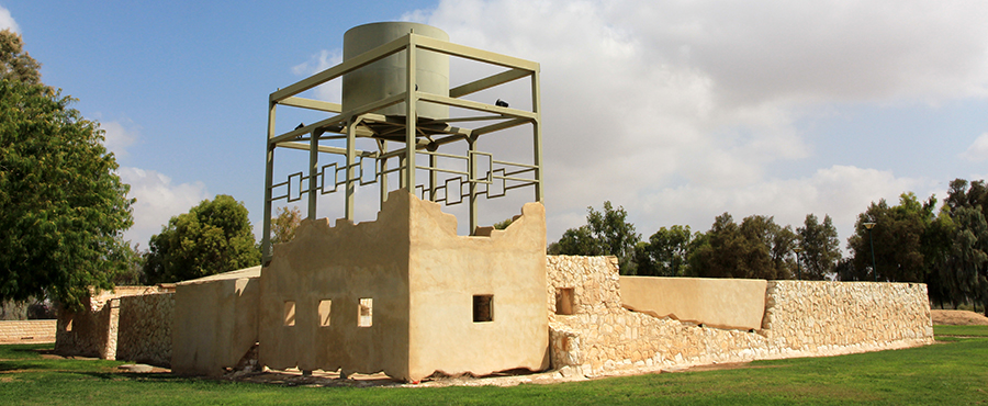 מגדל המים המשוחזר במצפה בית אשל. צילום: אלבטרוס, ארכיון הצילומים של קק"ל