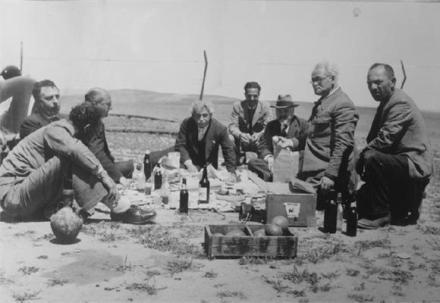 ביקור חברי דיריקטוריון קקל בנגב: יוסף ויץ, אברהם הרצפלד ודר אברהם גרנות. צילום: ארכיון הצילומים של קקל