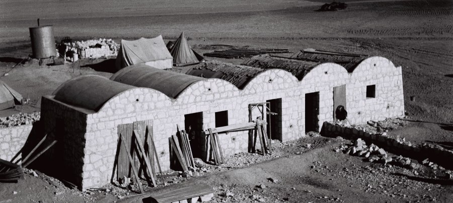 בית אשל בסמוך לעלייתו על הקרקע. צילום: זולטן קלוגר