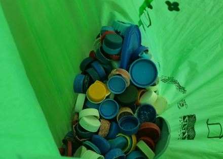 פקקים שנאספו ביום הניקיון. צילום: חגית שטראוס
