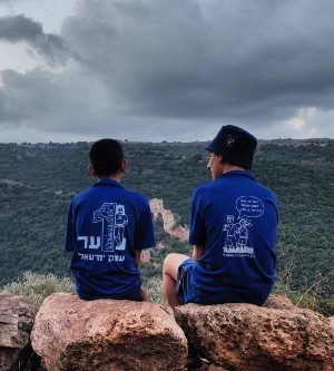 ליהנות ולצבור חוויות. חניכים בתצפית. צילום: לוטן בוקר