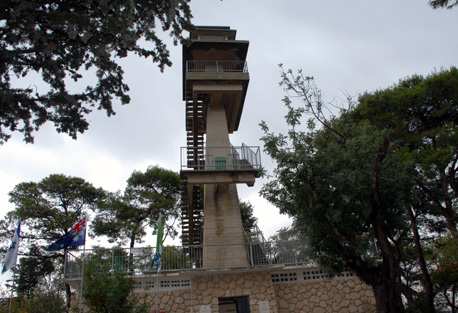 Torre de observación para prevenir incendios en el bosque Ofer. Foto: Michael Huri