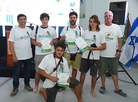 צוות "צפרי גן עדן" הזוכה במקום הראשון בצפרתון. צילום: עובדי קק"ל
