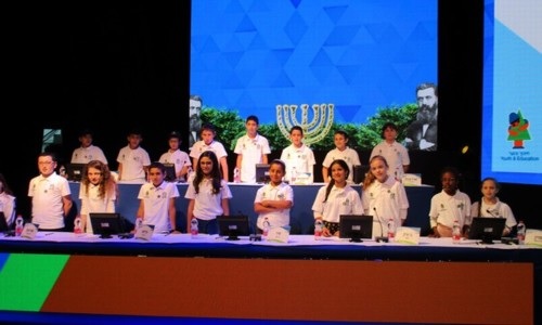 מתמודדי שלב הגמר של חידון קק"ל לציונות, אדם וסביבה 2018.  צילום: גלית שפיר
