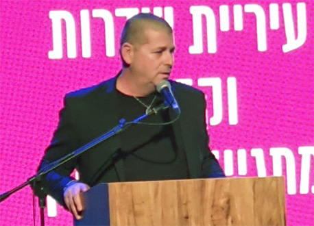 יו"ר ארגון העובדים הארצי של קק"ל ישראל גולדשטיין נושא דברים באירוע. 