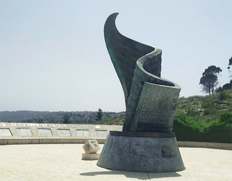 אנדרטת התאומים בעמק הארזים.  צילום: שוקי בן אהרן, קק"ל
