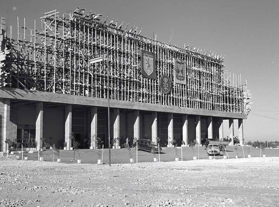 הקונגרס הציוני ה- 23 בבנייני האומה שבבניה. 1951. צילום: פריץ שלזינגר,  ארכיון הצילומים של קק"ל