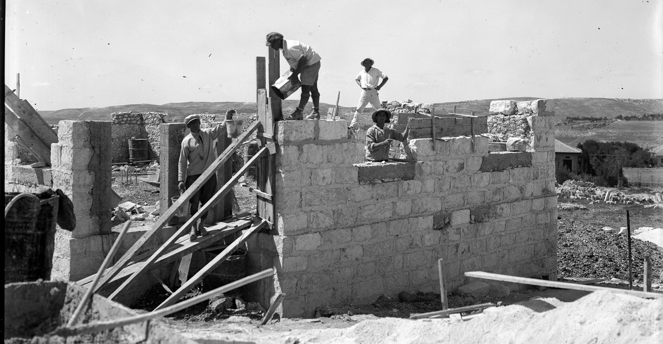 בנייה בשכונת תלפיות בירושלים. 1929. צילום: יוסף שוויג, ארכיון הצילומים של קק"ל