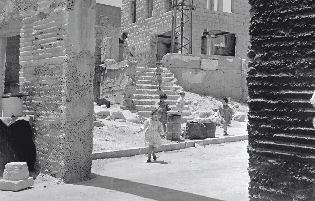 חומות הבטון בירושלים בתקופת העיר המחולקת. 1960. צילום: מרים שמיר, ארכיון הצילומים של קק"ל