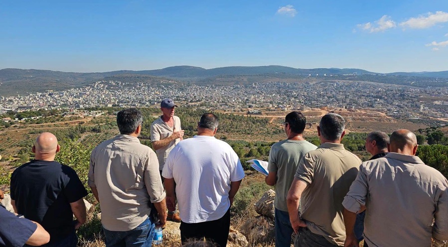 בתמונה, יו"ר ומנכ"ל קק"ל בסיור בצפון