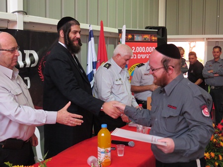 הענקת תעודות הוקרה למתנדבים. צילום: יואב דביר הענקת תעודות הוקרה למתנדבים. צילום: יואב דביר
