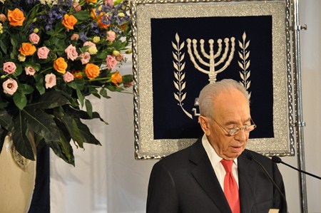 בתמונה: נשיא המדינה נושא את דבריו בטקס