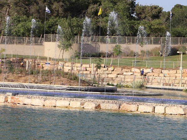 המזרקה באגם. צילום: יואב דביר