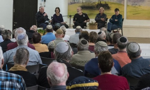 חברי תנועת הקיבוץ הדתי והקהל בפאנל בכנס.  צילום: דניס צין