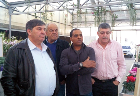 יו''ר קק''ל דני עטר (משמאל) עם בעל משתלה משחר ועם נציג תנועת המושבים בני לירז. צילום: ארכיון צילומי קק''ל יו''ר קק''ל דני עטר (משמאל) עם בעל משתלה משחר ועם נציג תנועת המושבים בני לירז. צילום: ארכיון צילומי קק''ל