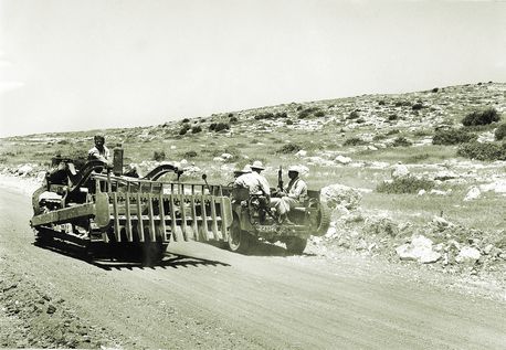 סלילת הדרך לגלבוע, יולי 1962. צילום: ארכיון הצילומים של קק''ל