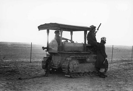 בבוקר העלייה לאופקים שבנגב, 1947. צילום: ארכיון הצילומים של קק''ל