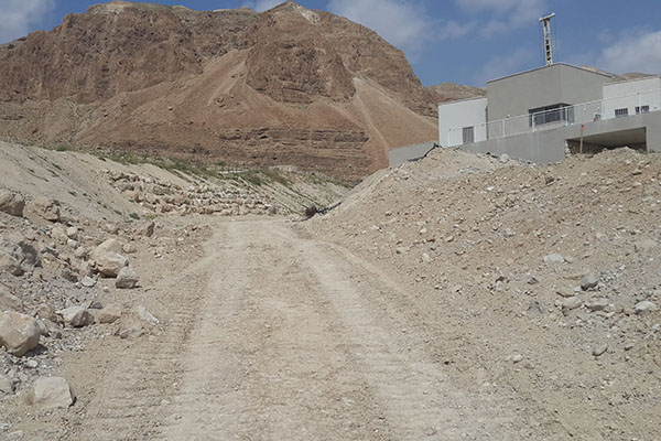 העבודות לסלילת דרך הביטחון באבנת. צילום: יואב ספאחי
