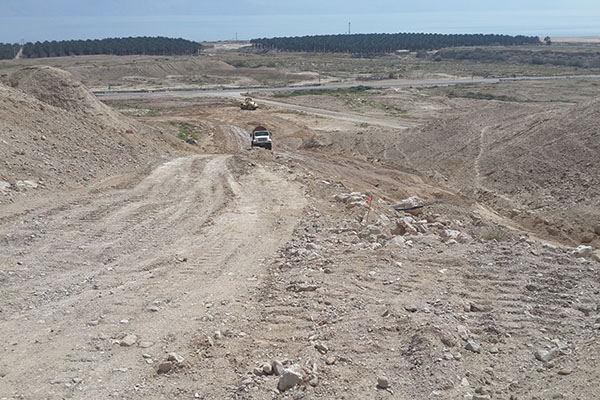 העבודות לסלילת דרך הביטחון באבנת. צילום: יואב ספאחי