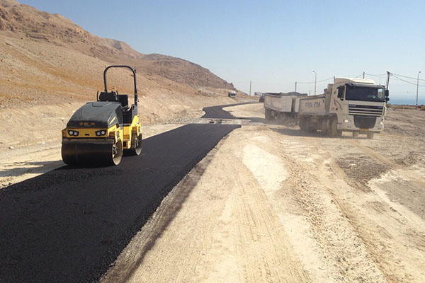 העבודות לסלילת דרך הביטחון באבנת. צילום: יואב ספאחי