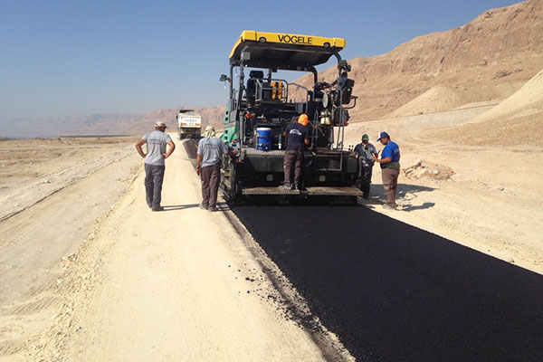 העבודות לסלילת דרך הביטחון באבנת. צילום: יואב ספאחי