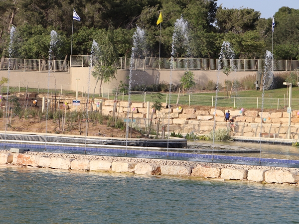 המזרקה באגם. צילום: יואב דביר