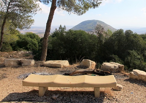 חניון לילה הר דבורה. צילום: יעקב שקולניק, ארכיון הצילומים של קקל