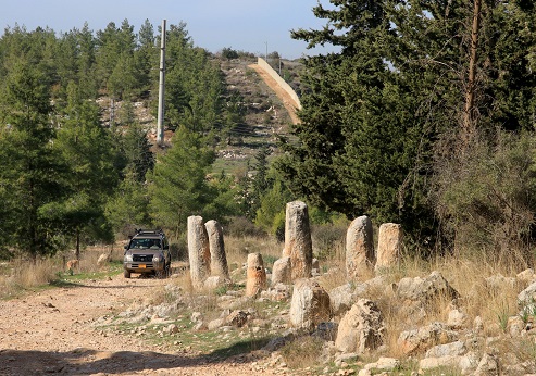 אבני המיל. צילום: יעקב שקולניק, ארכיון הצילומים של קקל