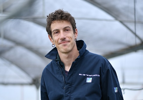 מנהל משתלת אשתאול, רותם אטיאס. צילום: ארכיון הצילומים של קקל