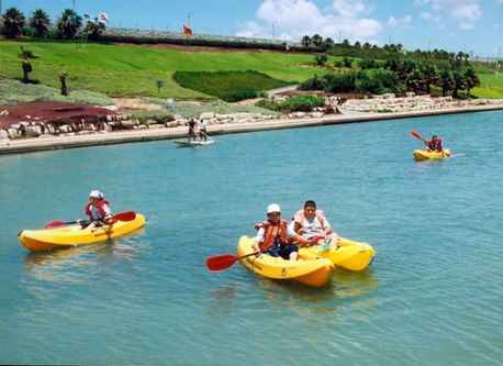 סירות בפארק נחל חדרה. צילום: ארכיון צילומי קק''ל