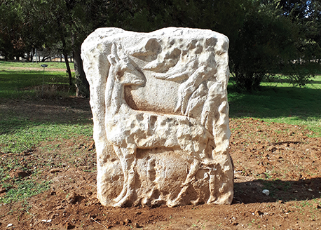 פסל הצבי באילנות