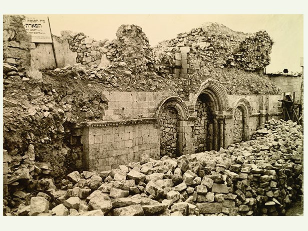בית כנסת תפארת ישראל, 1967 / במלחמת העצמאות נקבעה בגג הגבוה של בית הכנסת עמדת מגן ועל כן התנהלו סביבו קרבות קשים / צילום: זאב רדובן, ארכיון הצילומים של קק"ל